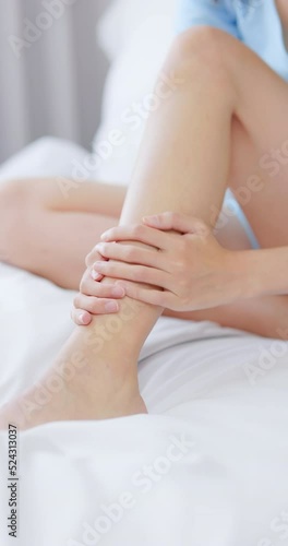 Wallpaper Mural woman scratching her legs Torontodigital.ca