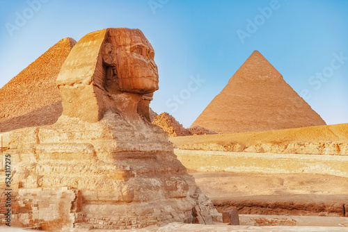Fotografie View of famous wonder of world Sphinx and pyramids Giza, Egypt