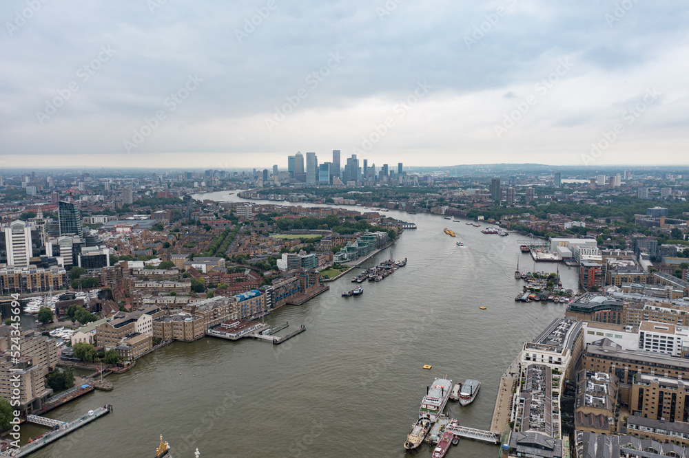 Fototapeta premium city skyline from the river thames
