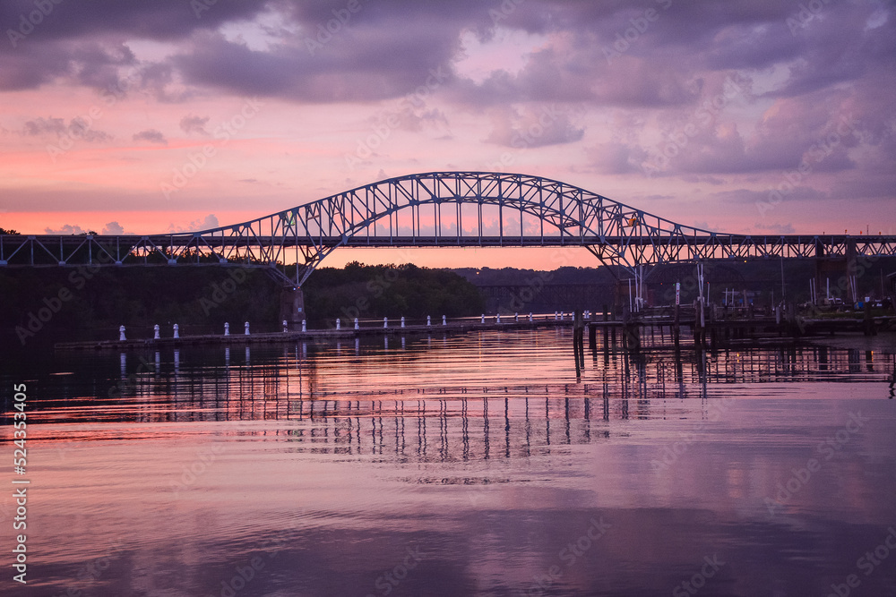 Obraz premium Bridge at Sunset
