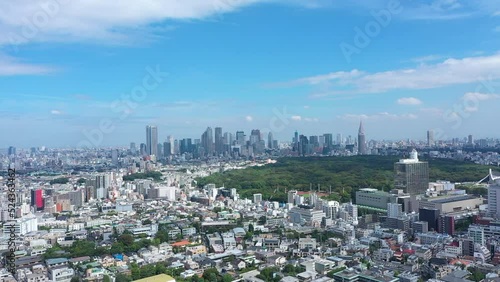 新宿ビル群が見える渋谷区ドローン空撮_002