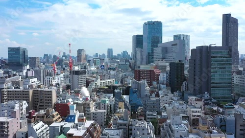 新宿ビル群が見える渋谷区ドローン空撮_015