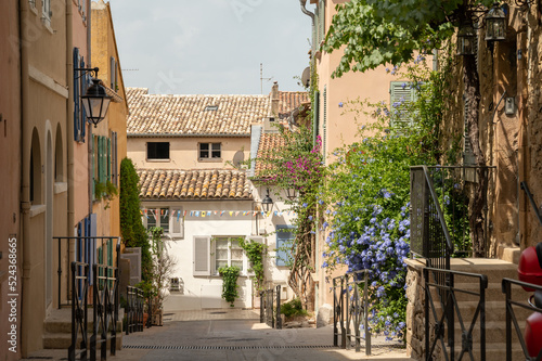 Fototapeta Naklejka Na Ścianę i Meble -  Colorful houses in Saint Tropez, village on Mediterranean sea with yacht harbour, Provence, France