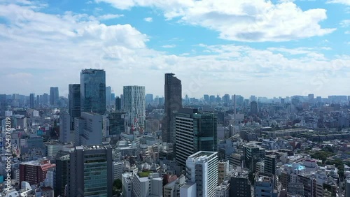 新宿ビル群が見える渋谷区ドローン空撮_028