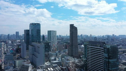新宿ビル群が見える渋谷区ドローン空撮_028