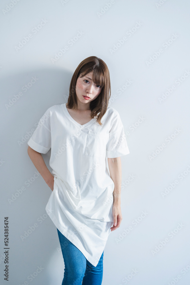爽やかな女性のスタジオポートレート 爽やかな女性のスタジオポートレート
