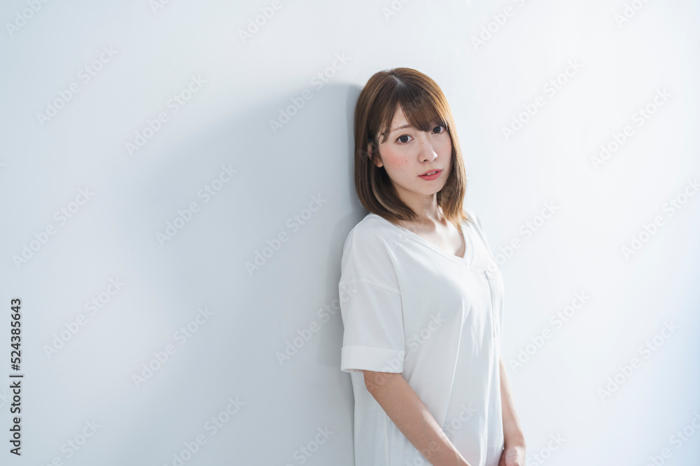 爽やかな女性のスタジオポートレート 爽やかな女性のスタジオポートレート
