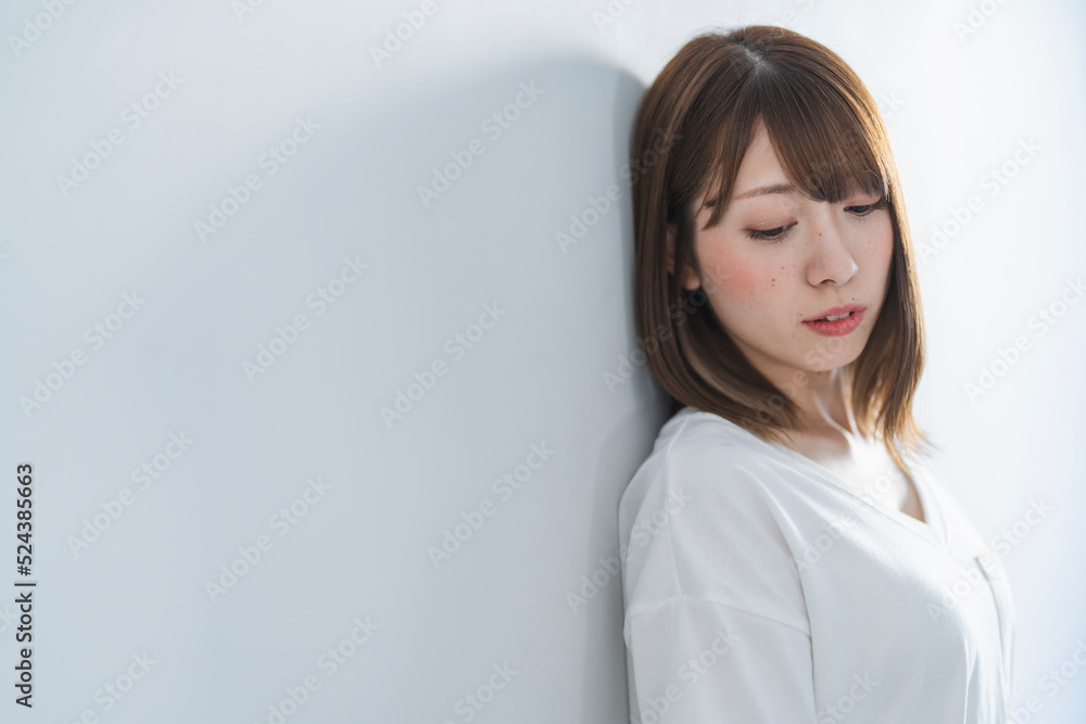 爽やかな女性のスタジオポートレート