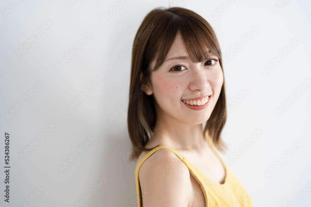 爽やかな女性のスタジオポートレート 爽やかな女性のスタジオポートレート