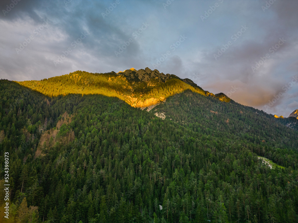 Obraz premium sunset in the mountains