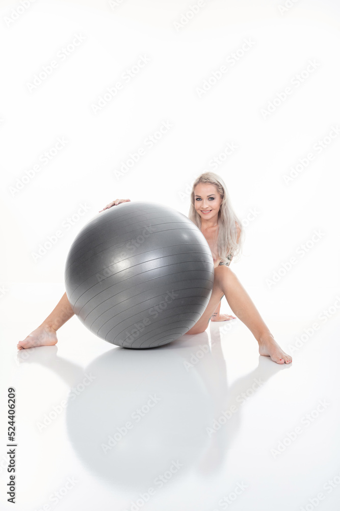 Sexy Blondes Model Nackt Mit Großen Ball Porträt Photos Adobe Stock 