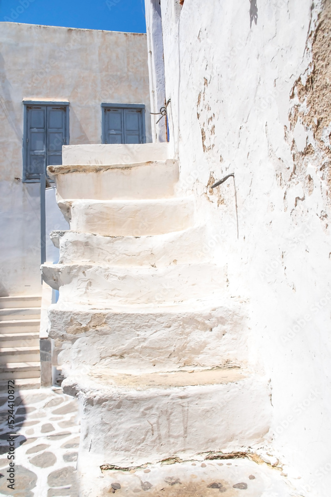 Weiße Steintreppe   Die malerische  Hauptstadt Chora bekannt als Mykonos-Stadt auf der beliebten Kykladeninsel Mykonos, Griechenland