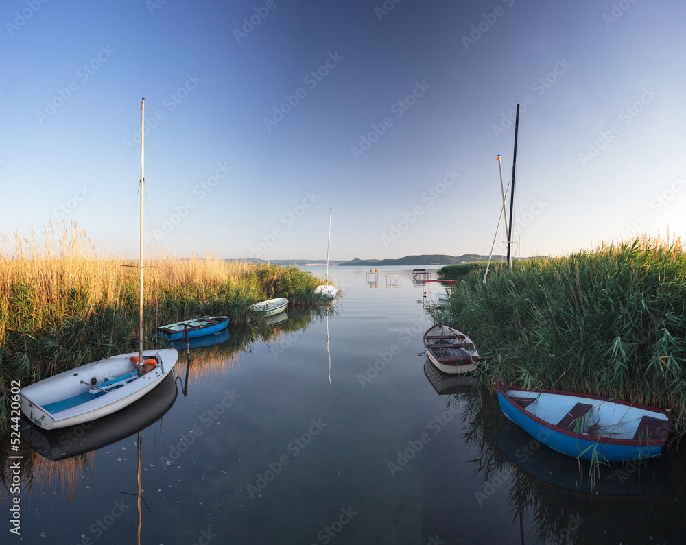 Obraz premium Sunset over lake Balaton with boats