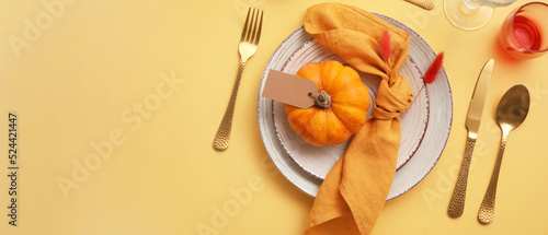 Beautiful autumn table sett...