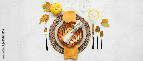 Beautiful autumn table sett...