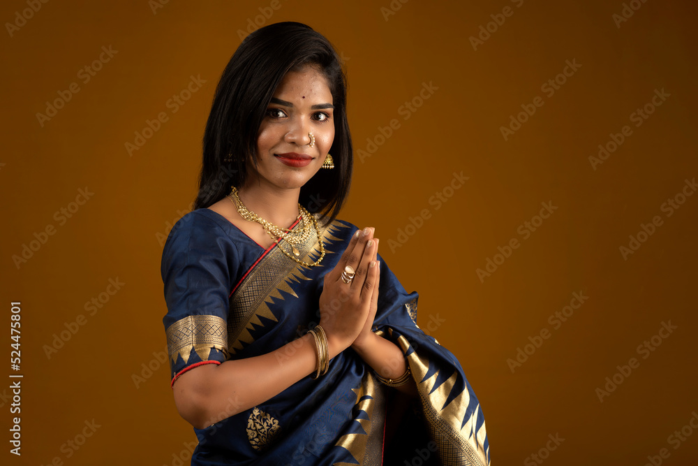 Women in saree posing in hi-res stock photography and images - Page 3 -  Alamy