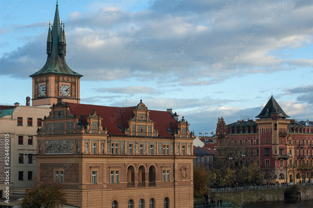 Fototapeta premium Stunning palace at sunset in Prague