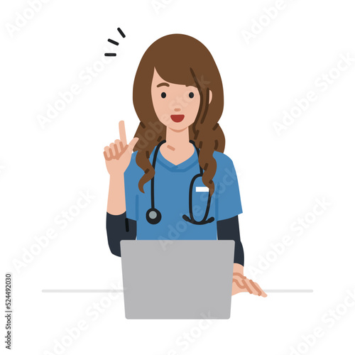 デスクで座ってPCを開いて何かひらめいた看護師の女性