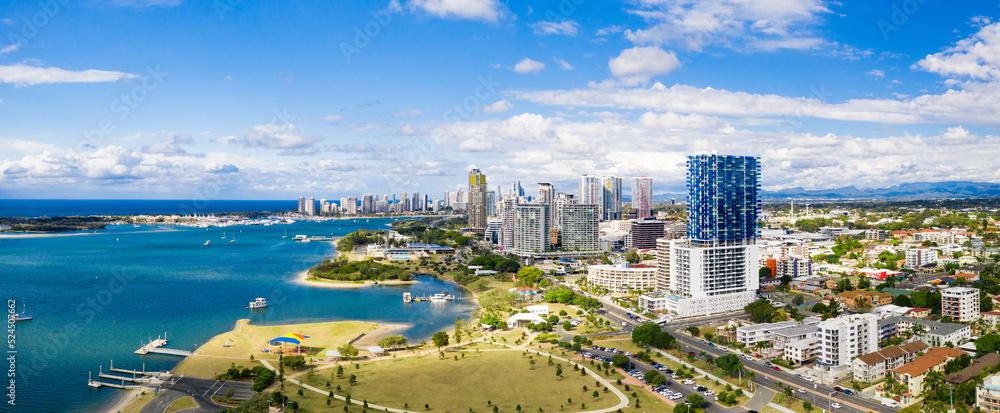 Panorama of Southport and the Gold Coast Broadwater - obrazy, fototapety, plakaty 
