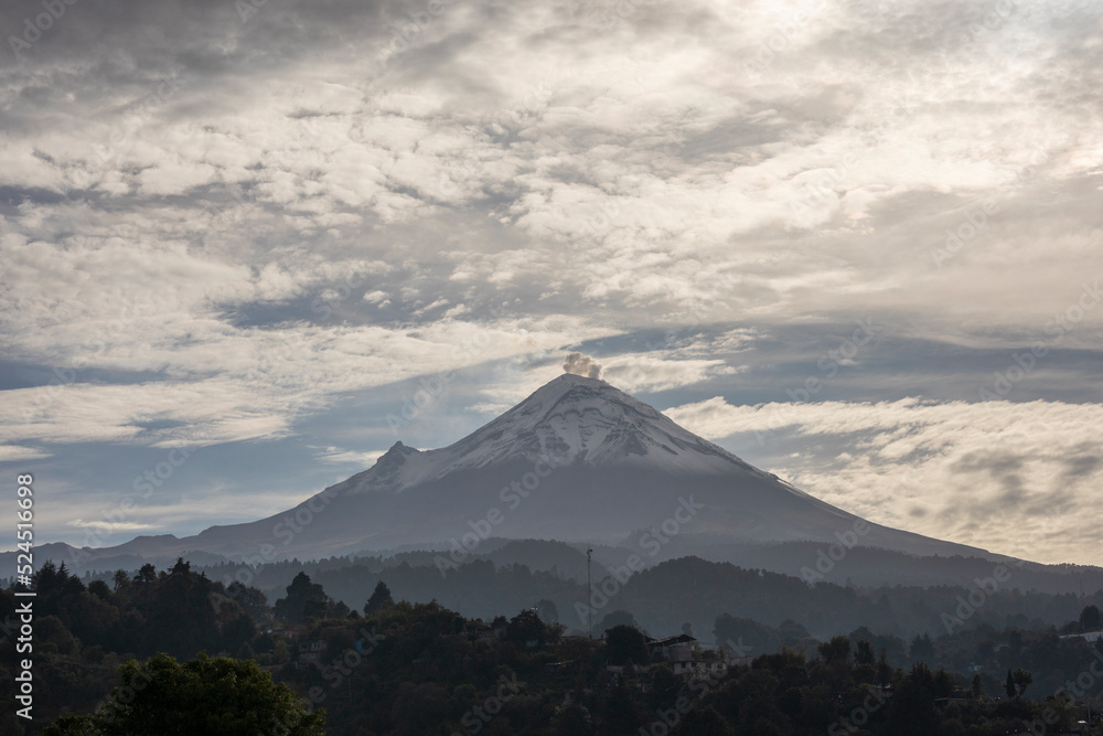 Fototapeta premium Popocatepetl volcano seen in the morning from a town in the state of Mexico, sunrise in the province