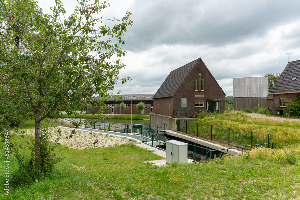 House along waterworks connecting Linge and Bisschopsgraaf near Tricht in The Netherlands.
House along waterworks connecting Linge and Bisschopsgraaf near Tricht in The Netherlands.