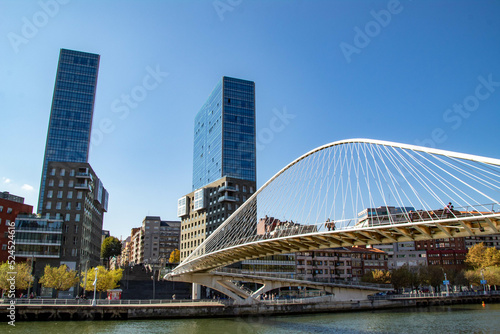 Puente en Bilbao © Henry