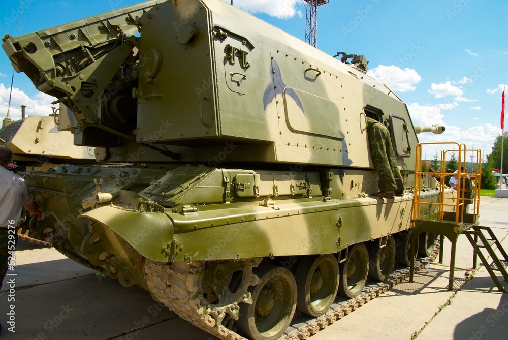 Obraz premium Msta-S2S19M1 self-propelled 152 mm howitzer
