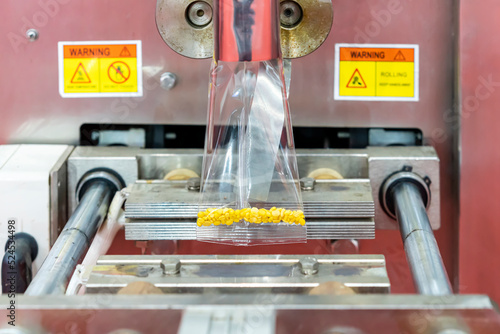 product small granule such as soybean during fill to plastic pouch bag and seal by continuous vertical automatic packing machine for industrial