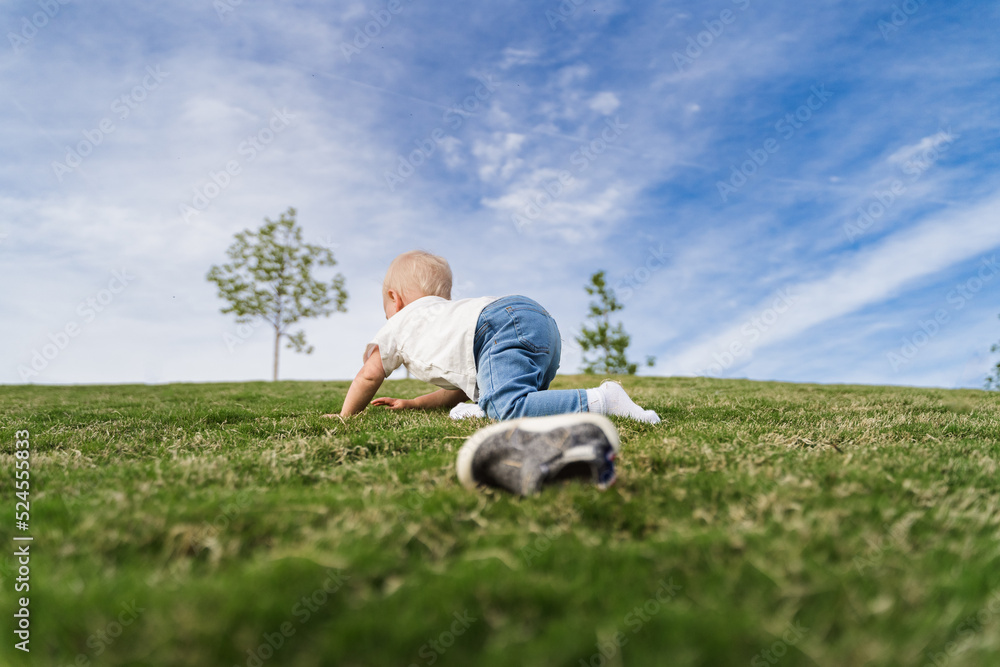 Baby Crawling up hill without its shoe Baby Crawling up hill without its shoe