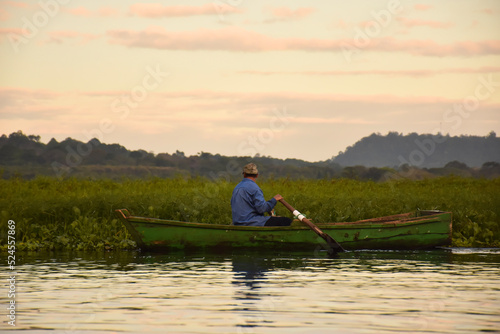 Pesca en canao en el lago 