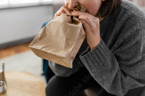 Fotografia mental health and psychological problem concept - close up of woman having panic