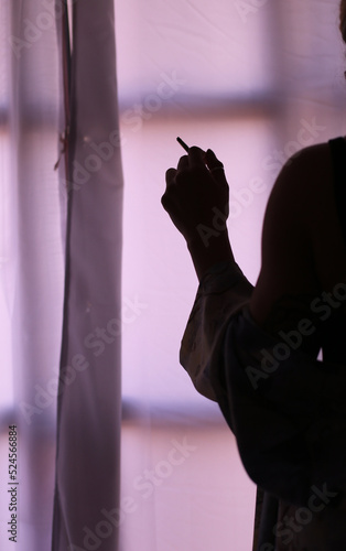 Obraz na płótnie Fumando w salonie
