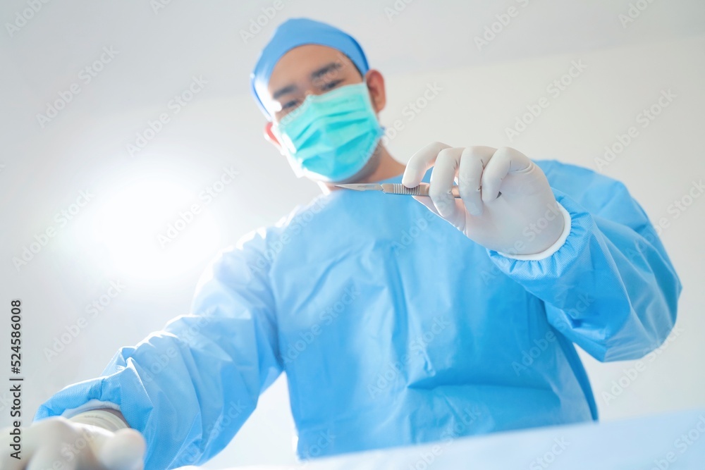 Naklejka premium surgeon with mask