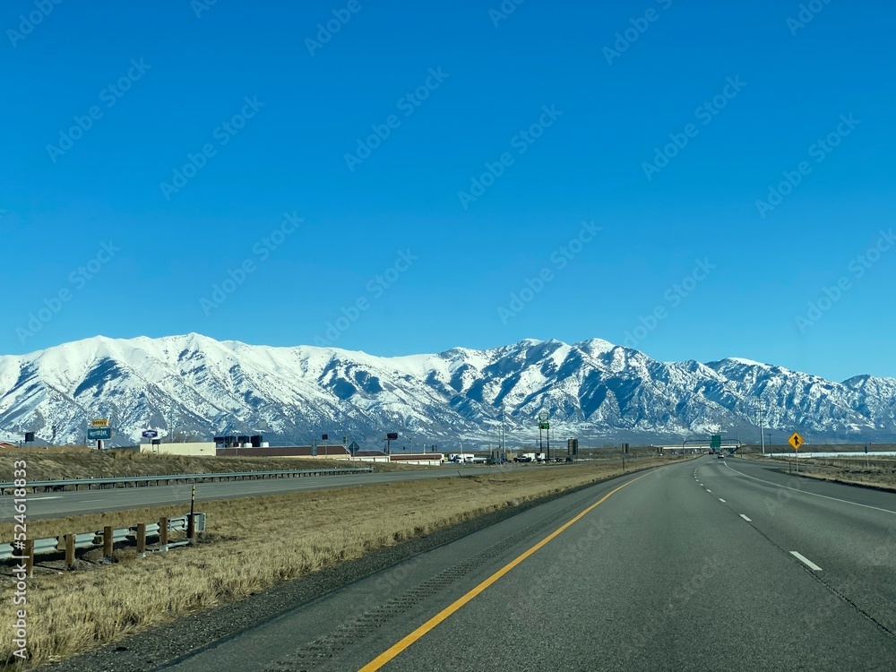 Naklejka premium snowy mountains