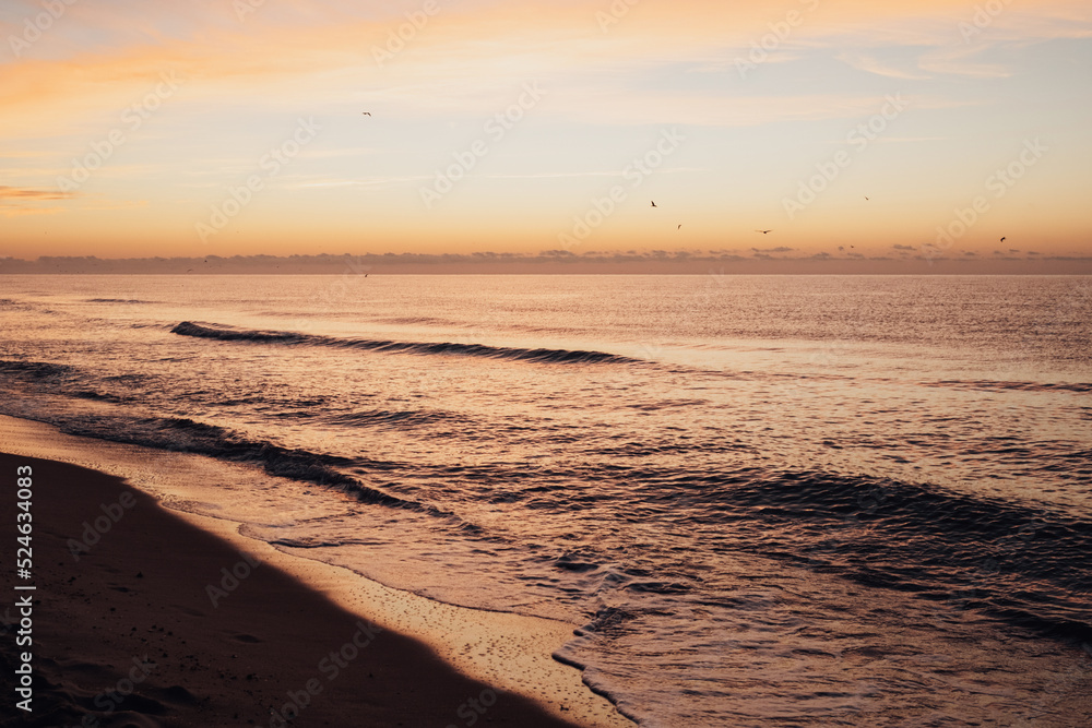 Obraz premium Incredible sunrise and spectacular landscape before dawn on the sea