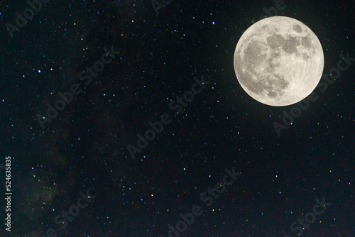 Snow moon. Super full moon with dark background. Madrid. Spain. Europe. Horizontal Photography. 24. February. 2024. Moon. Supermoon. Sulfur. Conjunction. Venus. Saturn. Jupiter. Eclipse. Stars. Night.