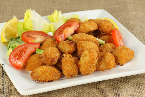 deep fied breaded shrimp scampi with salad