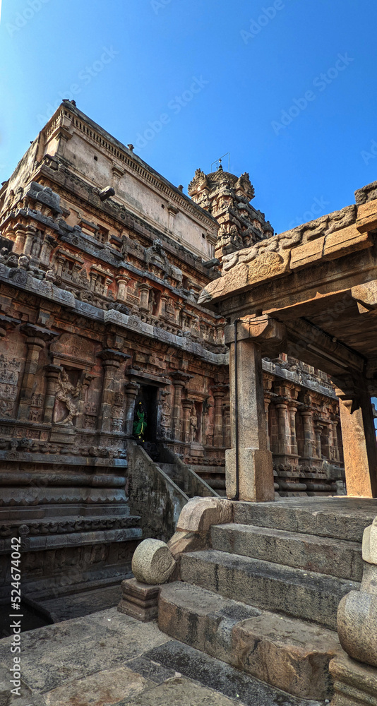 Obraz premium Multi layered stone architecture that build on one another, Dharasuram, Tamil Nadu, India