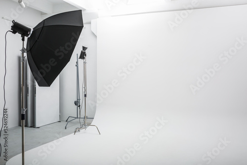 Bild auf Leinwand interior of bright space of photo studio with large white cyclorama with lightin