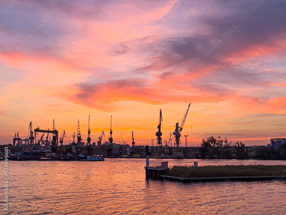 Sonnenuntergang am Hafen Stettin
