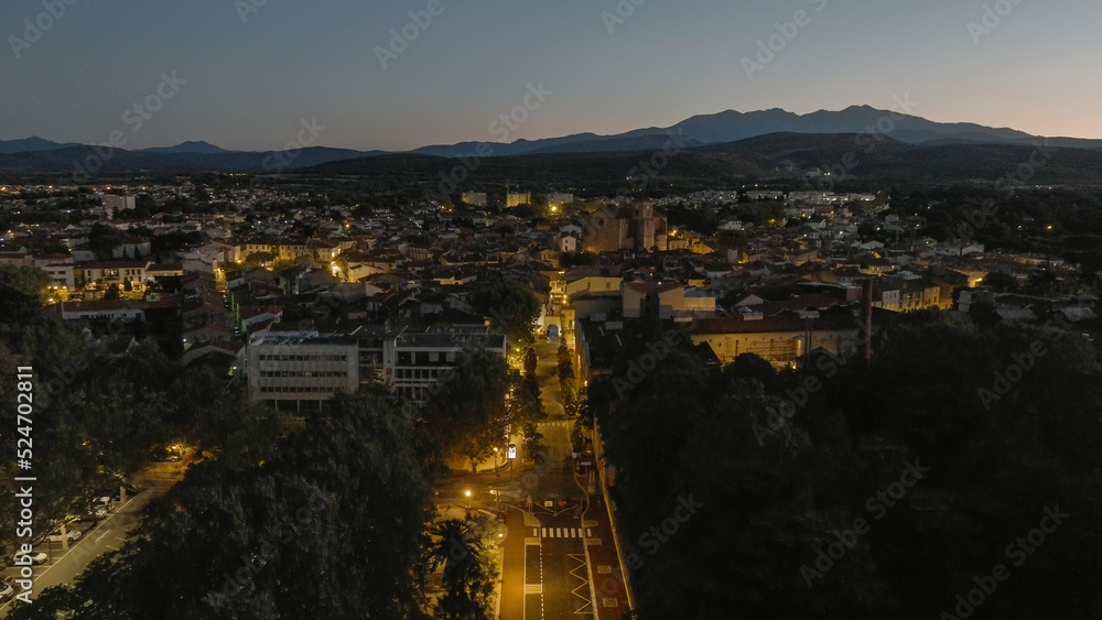 Le Canigou veille sur Thuir à la nuit tombante, drone over Thuir at dusk