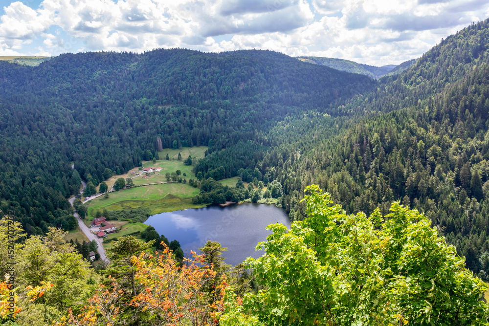 Panorama avec vue sur le lac de Retournemer dans les Vosges