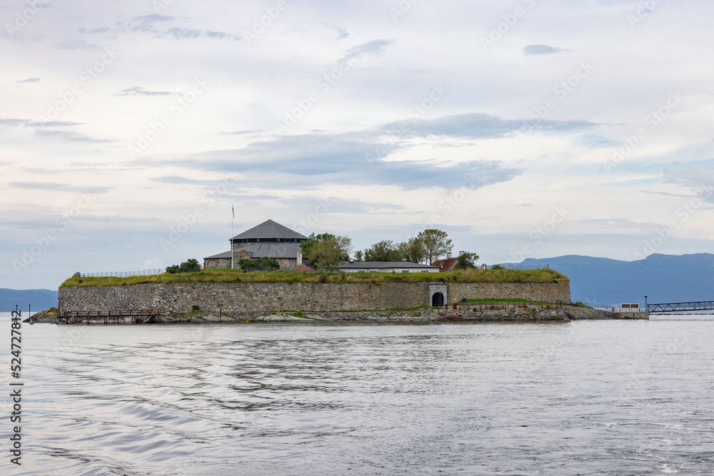 Obraz premium Munkholmen is a small islet in the Trondheimsfjord, dating all the way back to the year 800. In the Viking Age it was used as a court, and later a monastery, prison and fortress were built here.