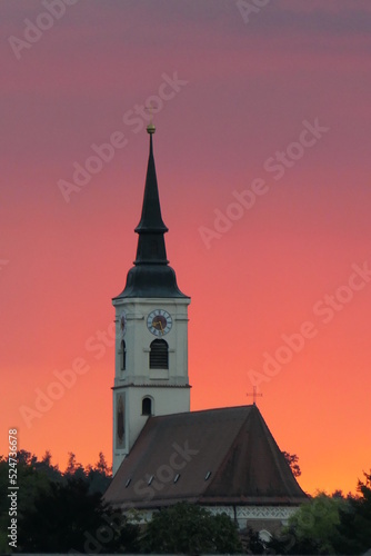 Sonnenuntergang am Kirchturm 