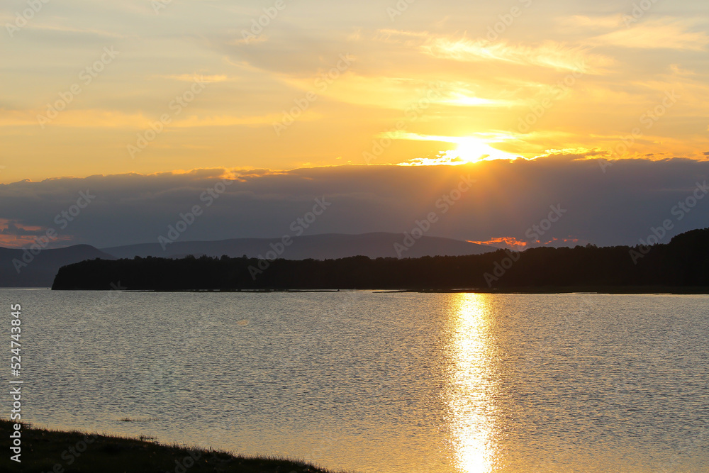 Naklejka premium Sunrise at sea in Gaspé, QC, Canada 