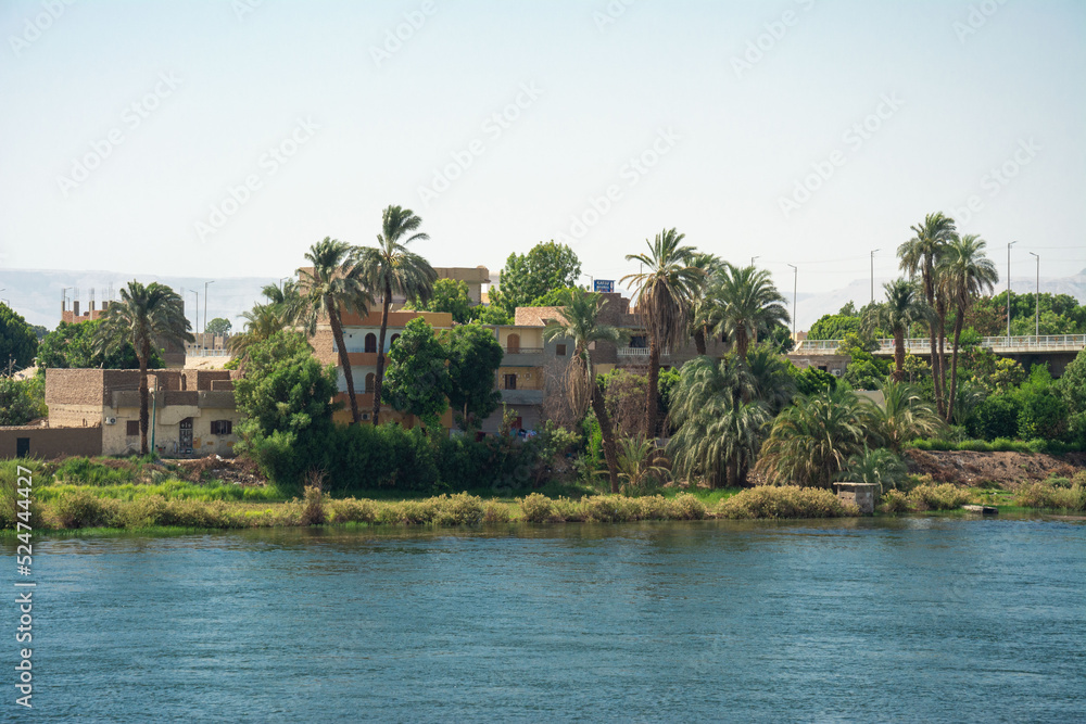 Obraz premium abliefern, boot, befördern, wasser, cruise, meer, ägypten, anreisen, fluss, fahrzeuge, transport, stadt, hafen, fahrerin, ozean, hafen, fremdenverkehr, himmel, liner, nautisch, arabisch, urlaub, somme