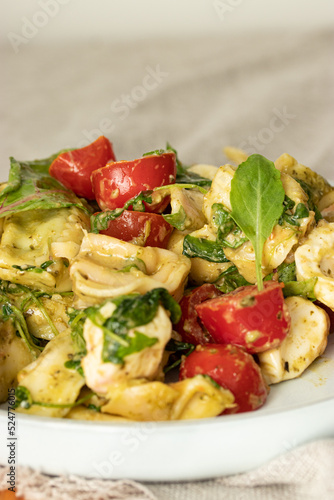 Tortellini Salat mit Pesto