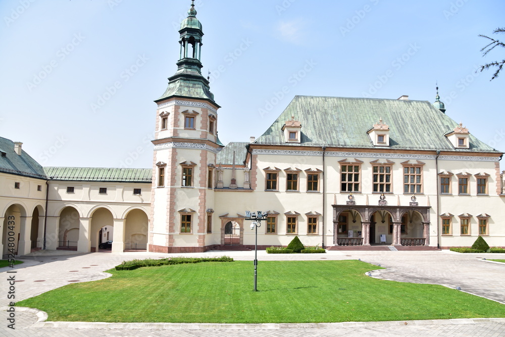 Barokowy zamek pałac biskupi w Kielcach - obrazy, fototapety, plakaty 
