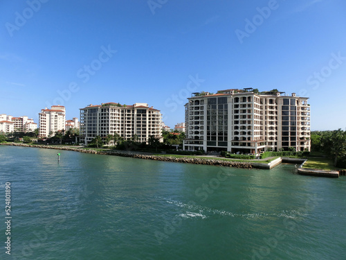 Luxury apartments in port of Miami © Solarisys
