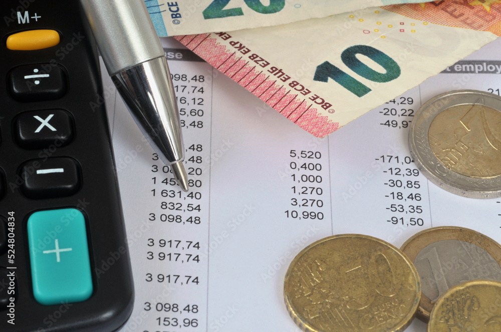 Bulletins de salaire avec des euros et une calculatrice Bulletins de salaire avec des euros et une calculatrice